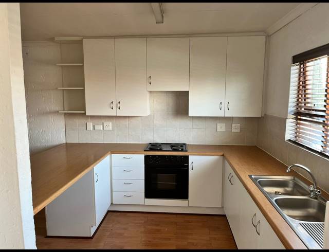 2 BEDROOM TOWNHOUSE FOR SALE IN VORNA VALLEY